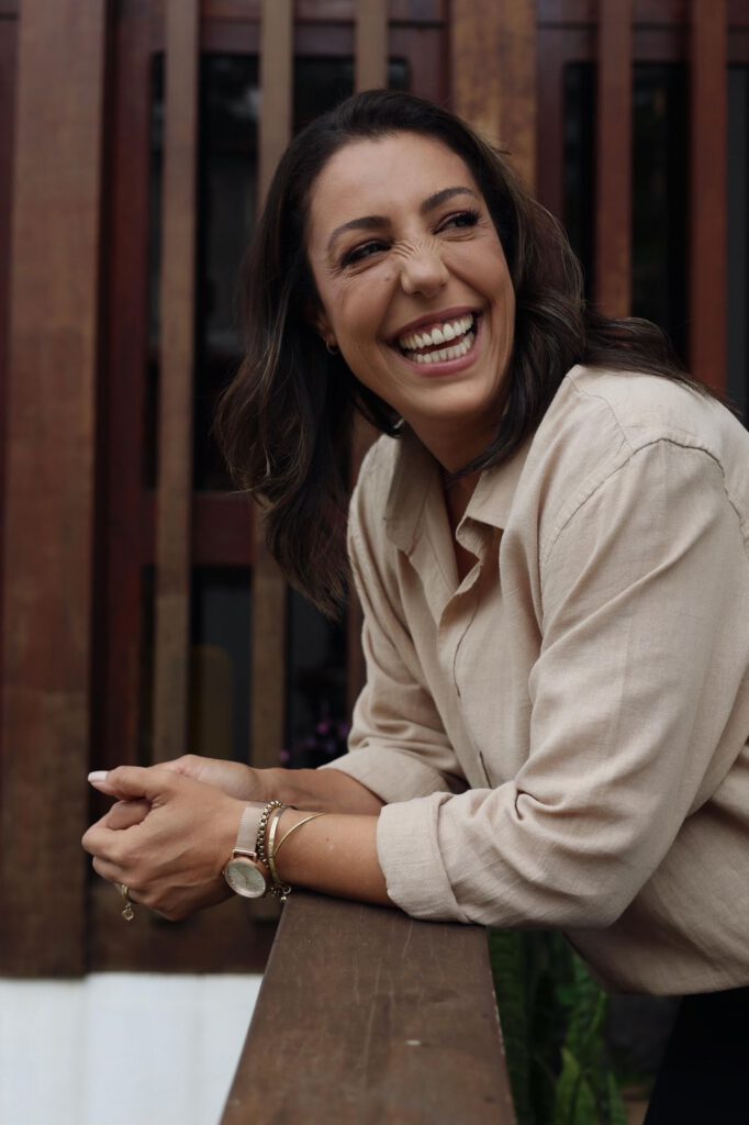 Ana Paula Alves Rodrigues rindo